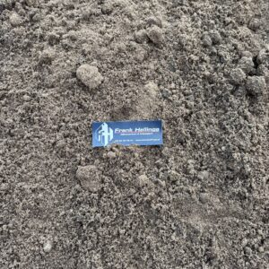 Schrale tuingrond gezeefd